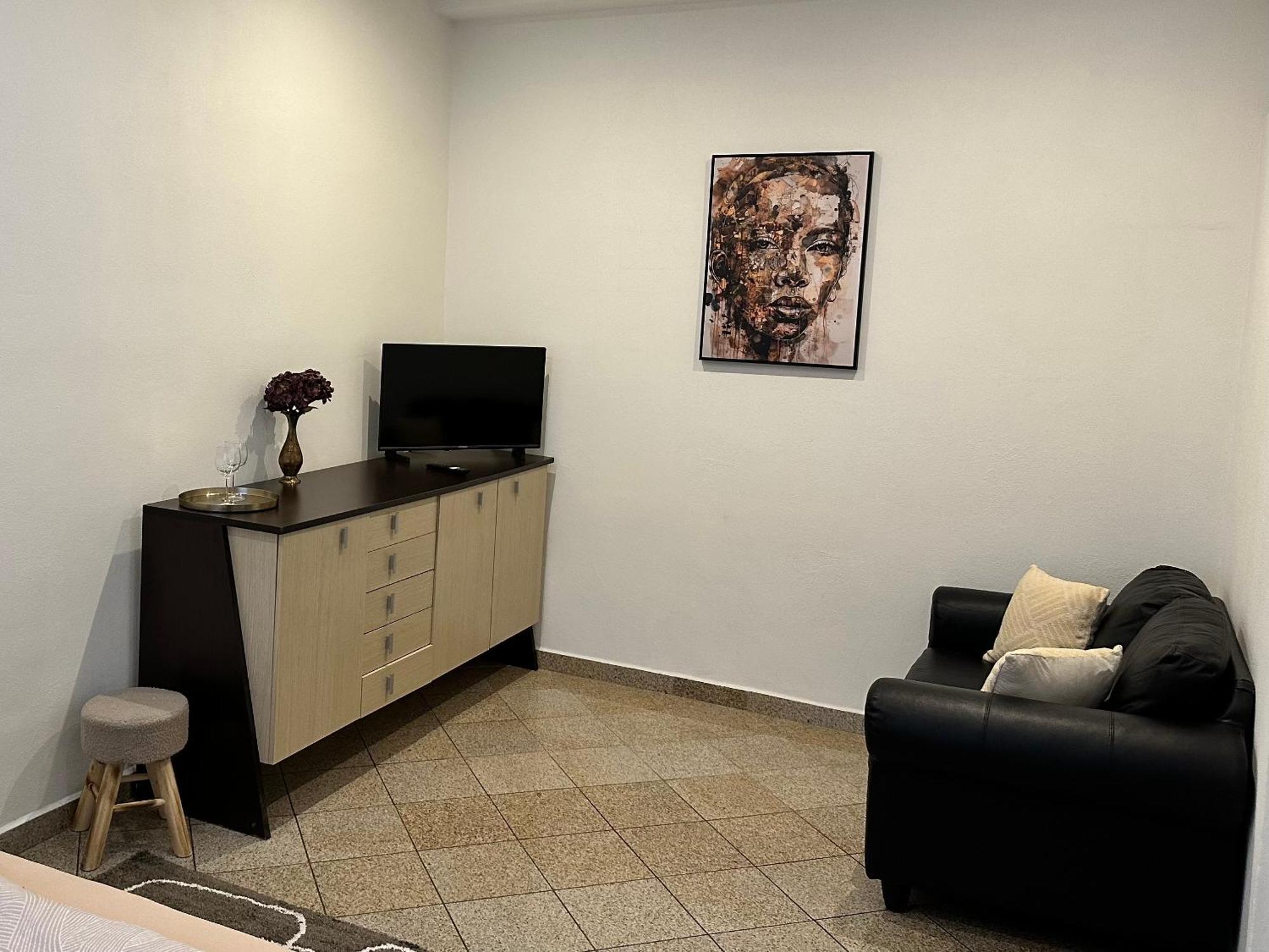 Newly Renovated 2 Rooms Apartment Downtown Nitra Exterior photo